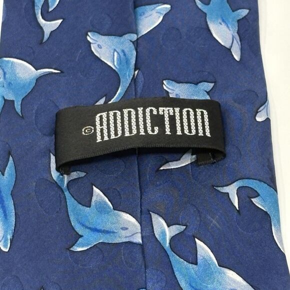 ADDICTION MENS 100% SILK TIE 4 X 59 BLUE WITH DOLPHINS MIAMI OCEAN MARINE - Picture 3 of 6